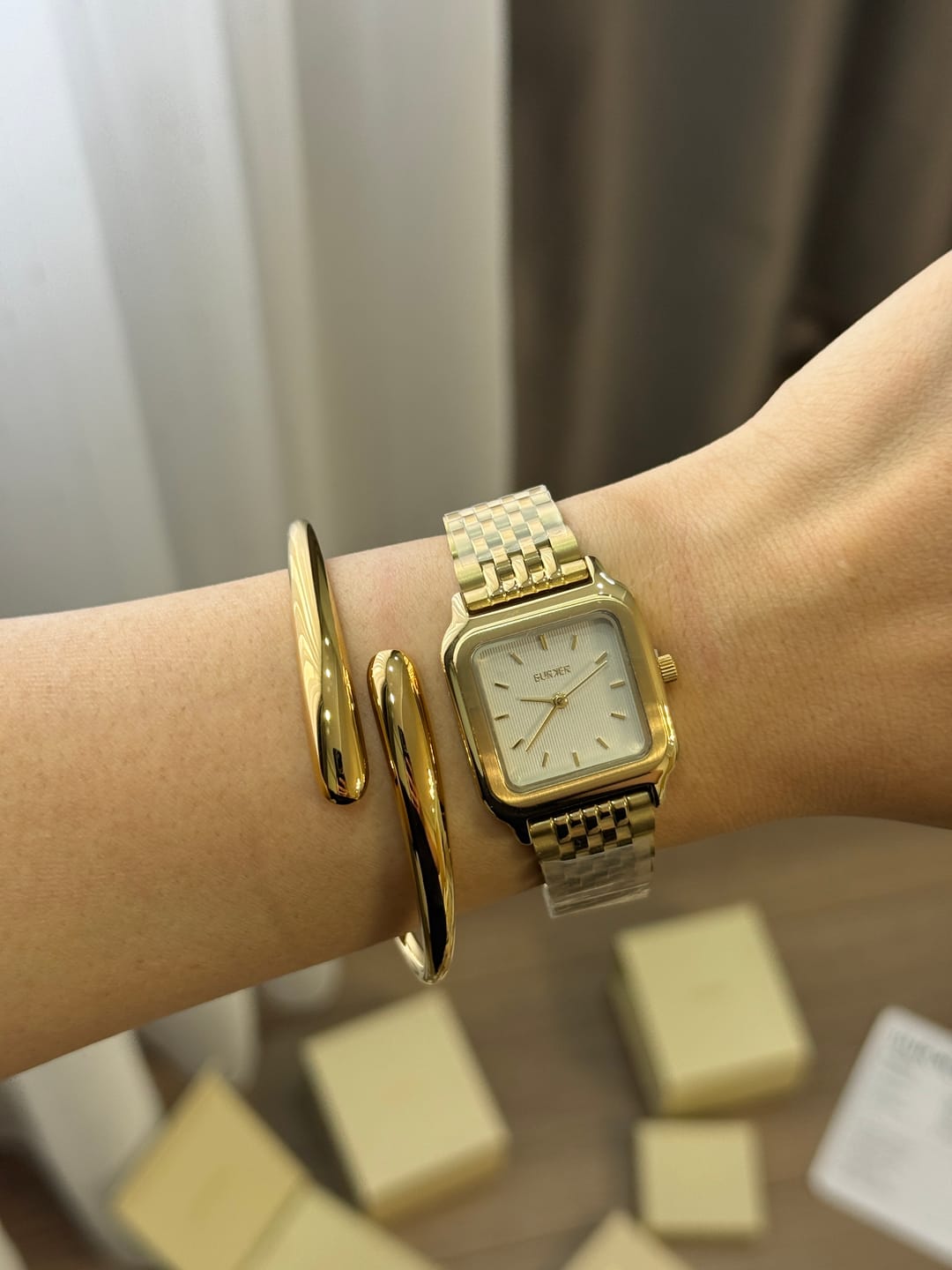 Customer photo review of Macy Gold White