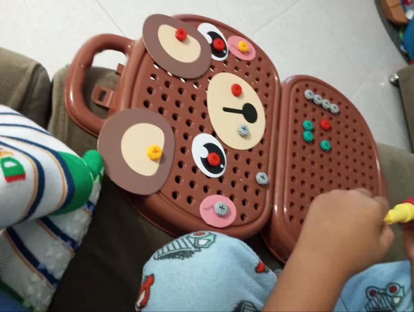 Customer photo review of Kinder Werkbank Spielzeug | Holz Werkzeug Set