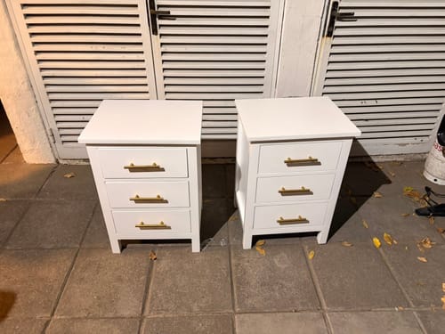 Foto de Tamara B.: Velador de madera 3 cajones Rose