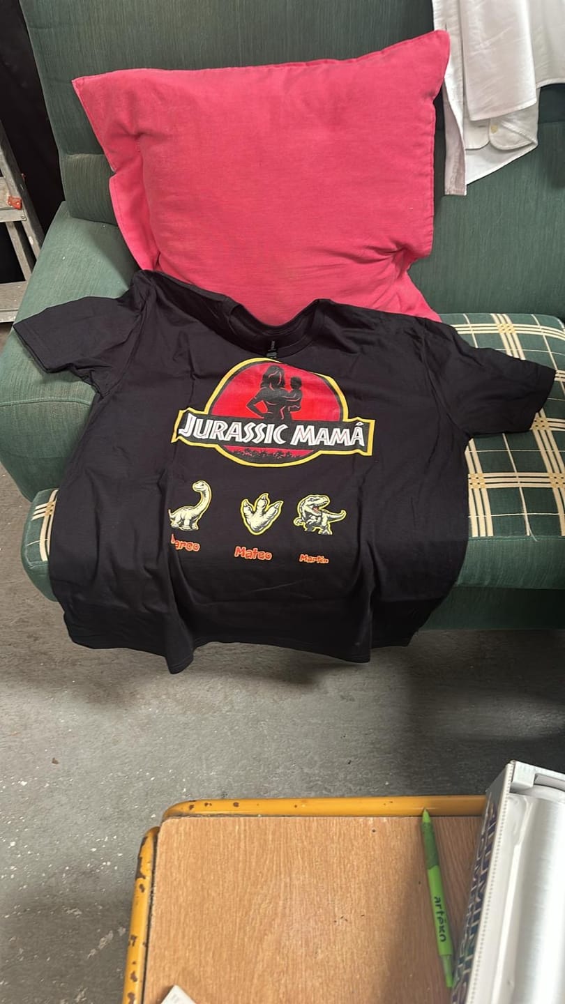 Customer photo review of Jurassic Mamá - Shirt Unisex