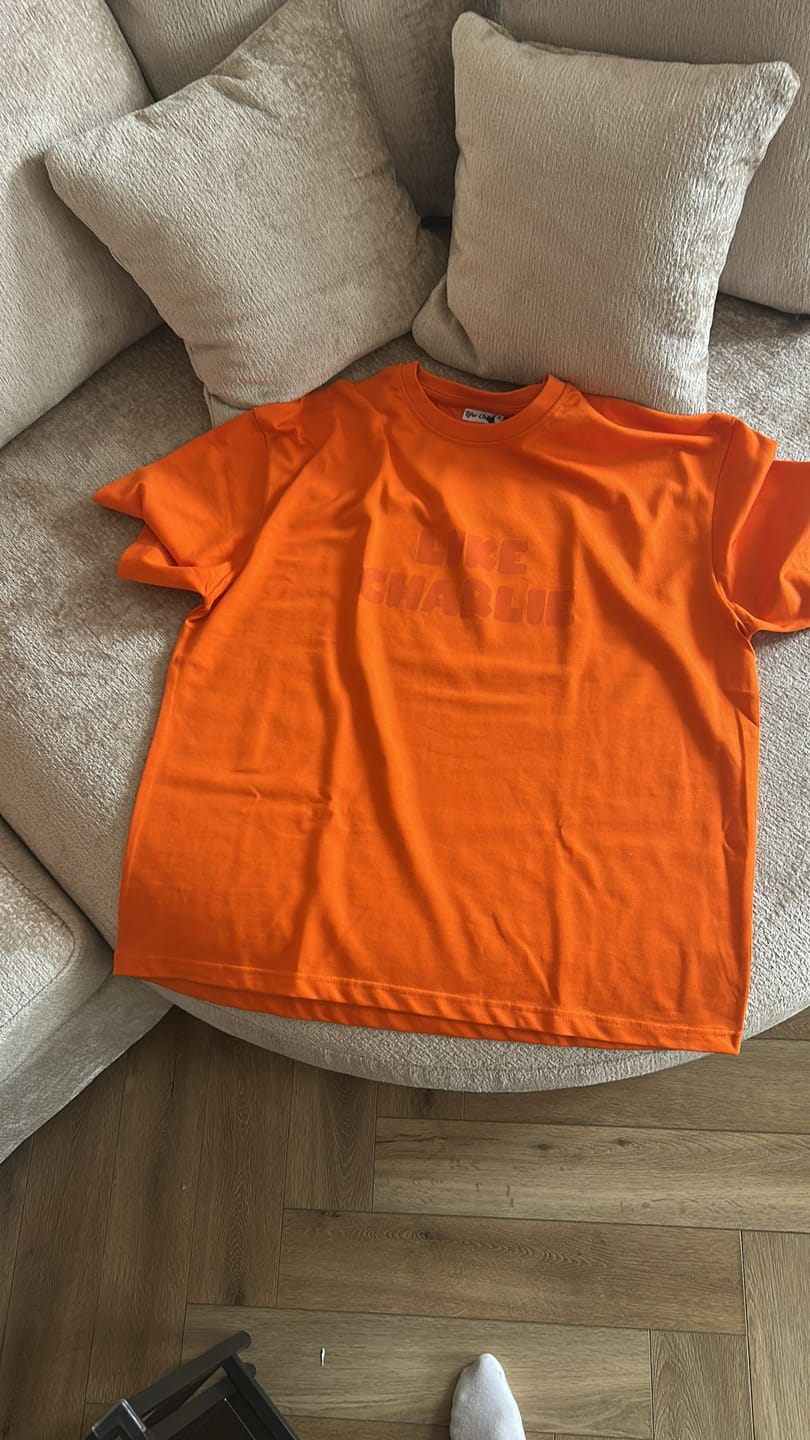 Customer photo review of Orange T-shirt (nieuwe stof & fit)