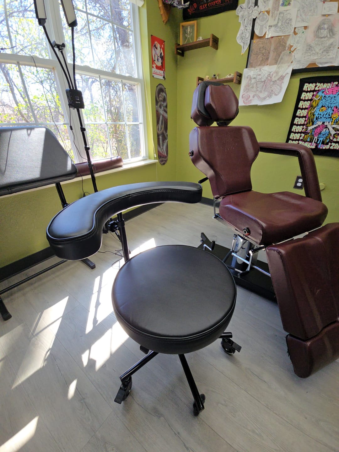 Customer photo review of Tattoo Artist Chair V3
