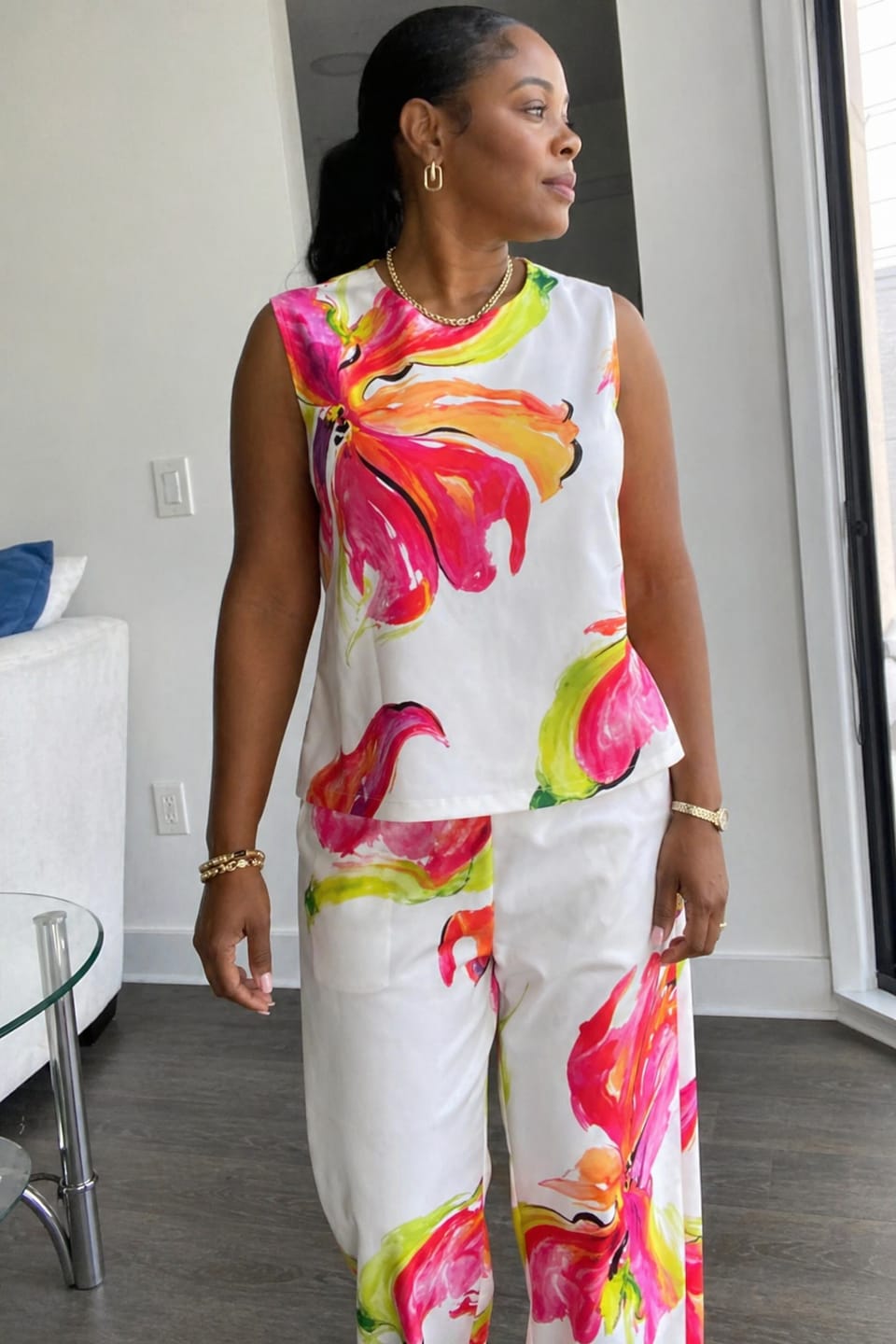 Customer photo review of Loose Sleeveless Contrast Color Flower Print Round-Neck Tank