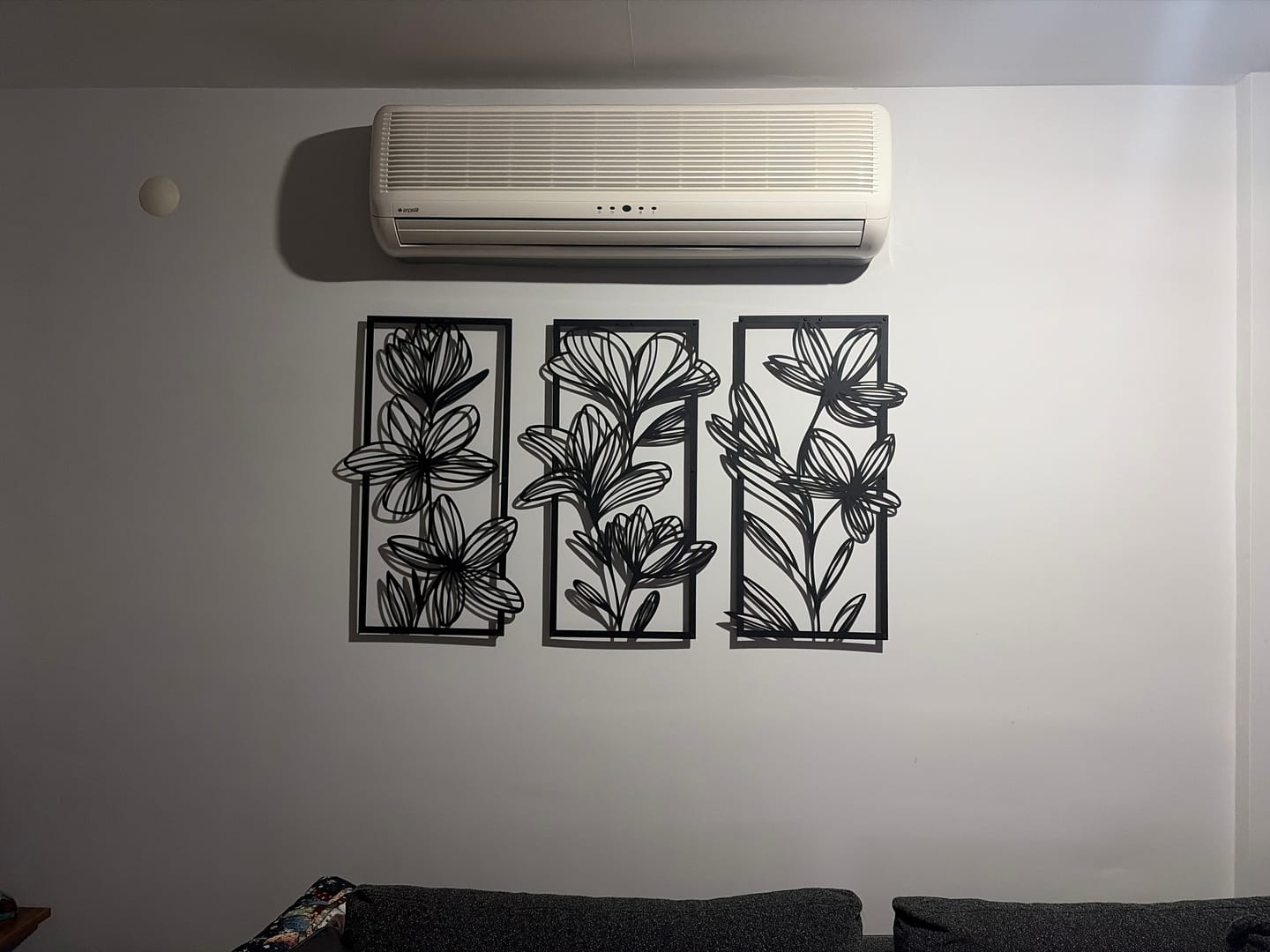 Customer photo review of Daylily Metal Duvar Tablosu