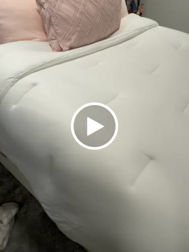 Customer video review of MarshMellow Comforter
