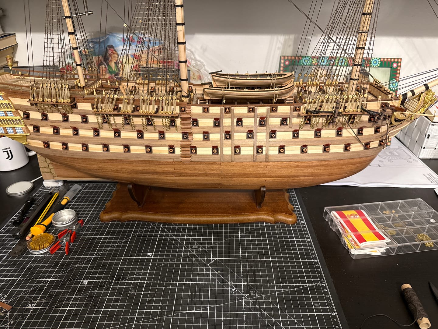 Customer photo review of Peana completa con Soportes para Maquetas de Barcos - Madera 390x145 mm