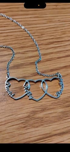 Customer photo review of Colar em Coração com Nome Personalizado