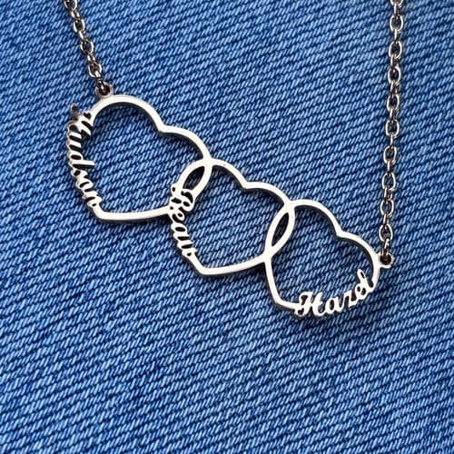 Customer photo review of Colar em Coração com Nome Personalizado