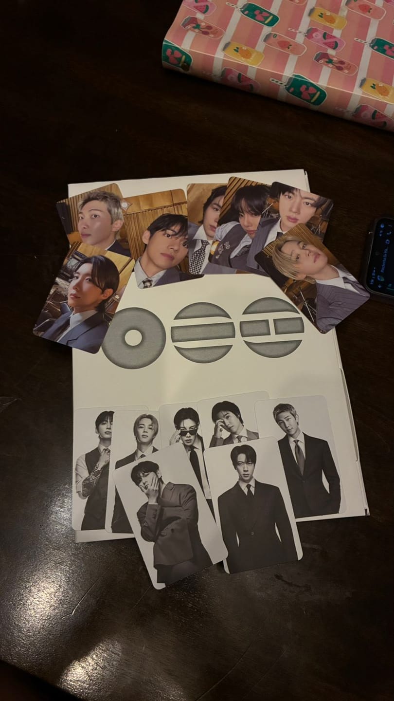 Customer photo review of BTS - ARIRANG 5TH ALBUM LIVING LEGEND VER