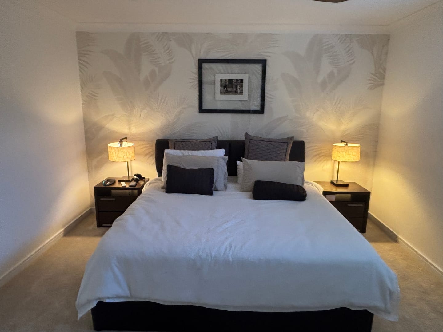 Customer photo review of Luxe Tropical in Sand Wallpaper