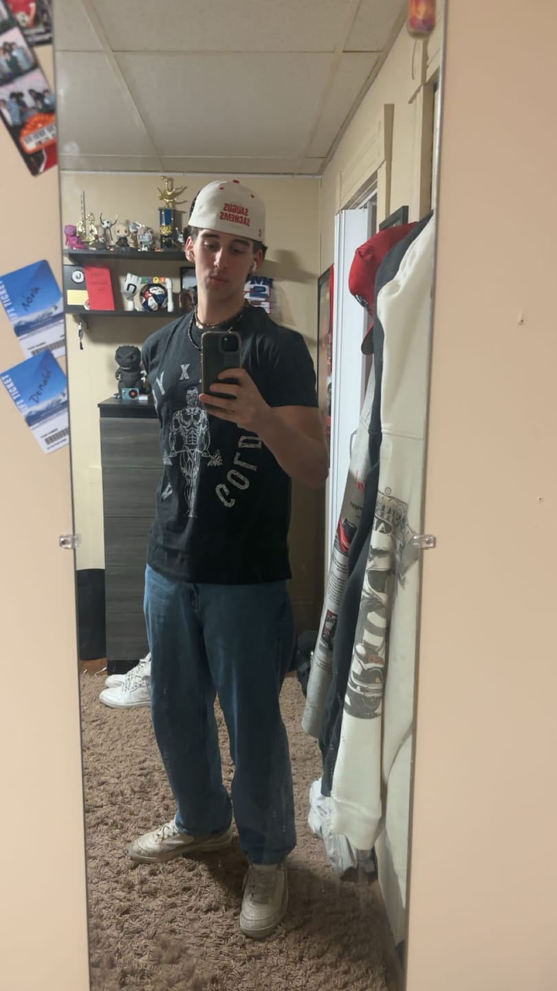 Customer photo review of 4206 - Gold's Gym Heather Tees