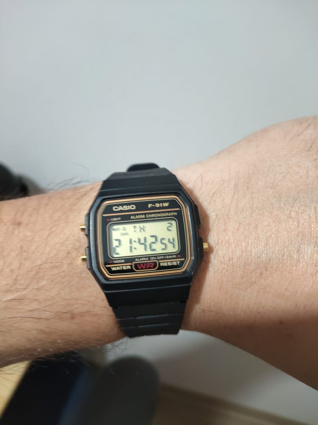 Customer photo review of Reloj Casio Vintage F-91WG-9SDF Clásico Líneas Amarillas