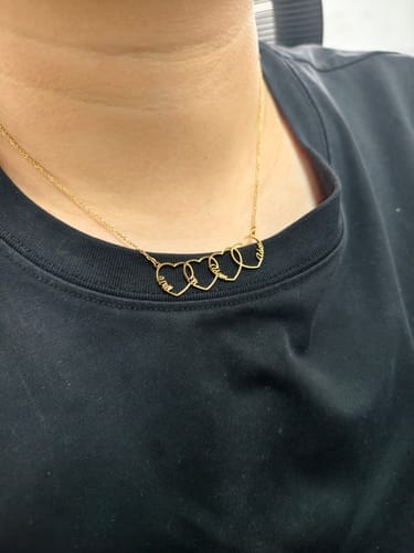 Customer photo review of Colar em Coração com Nome Personalizado