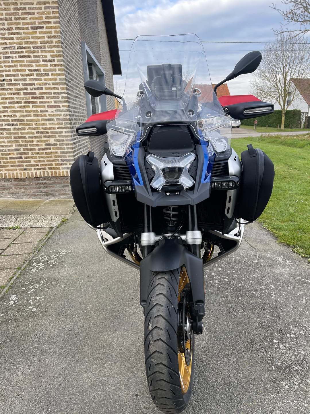 Customer photo review of LOBOO Crash Bar Bags (5L Pair) for BMW R1300GS Adventure (2024+) - Anti-Theft EVA Hard Shell Storage