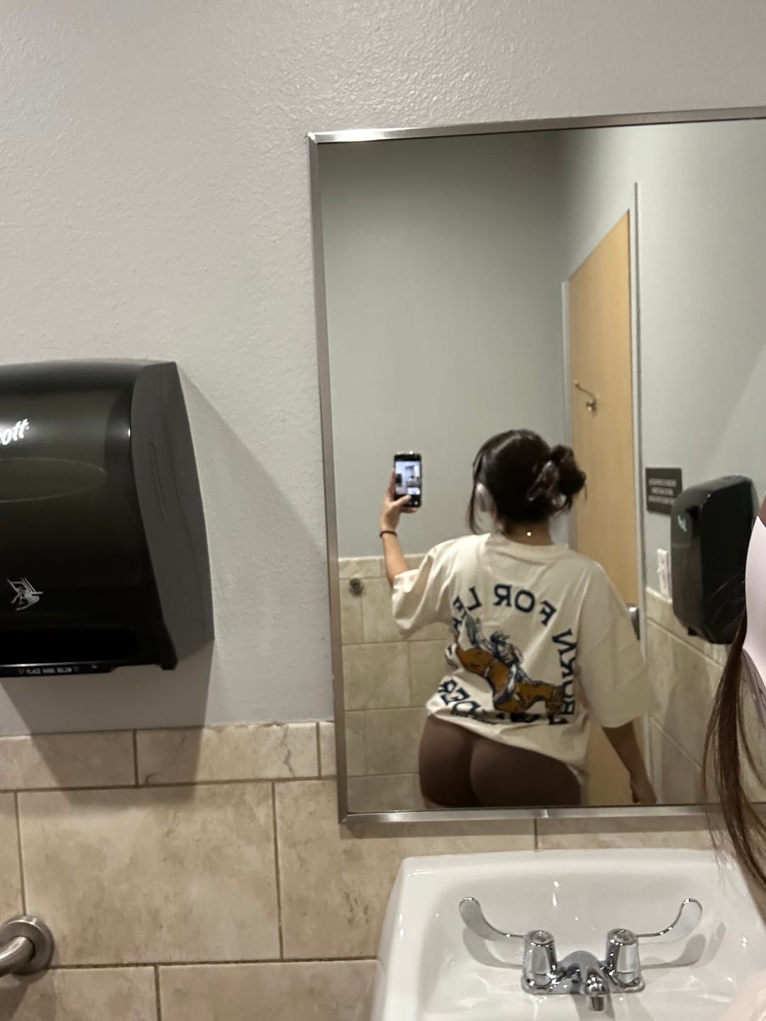 Customer photo review of Eight Flat Boxy Tee (Natural)