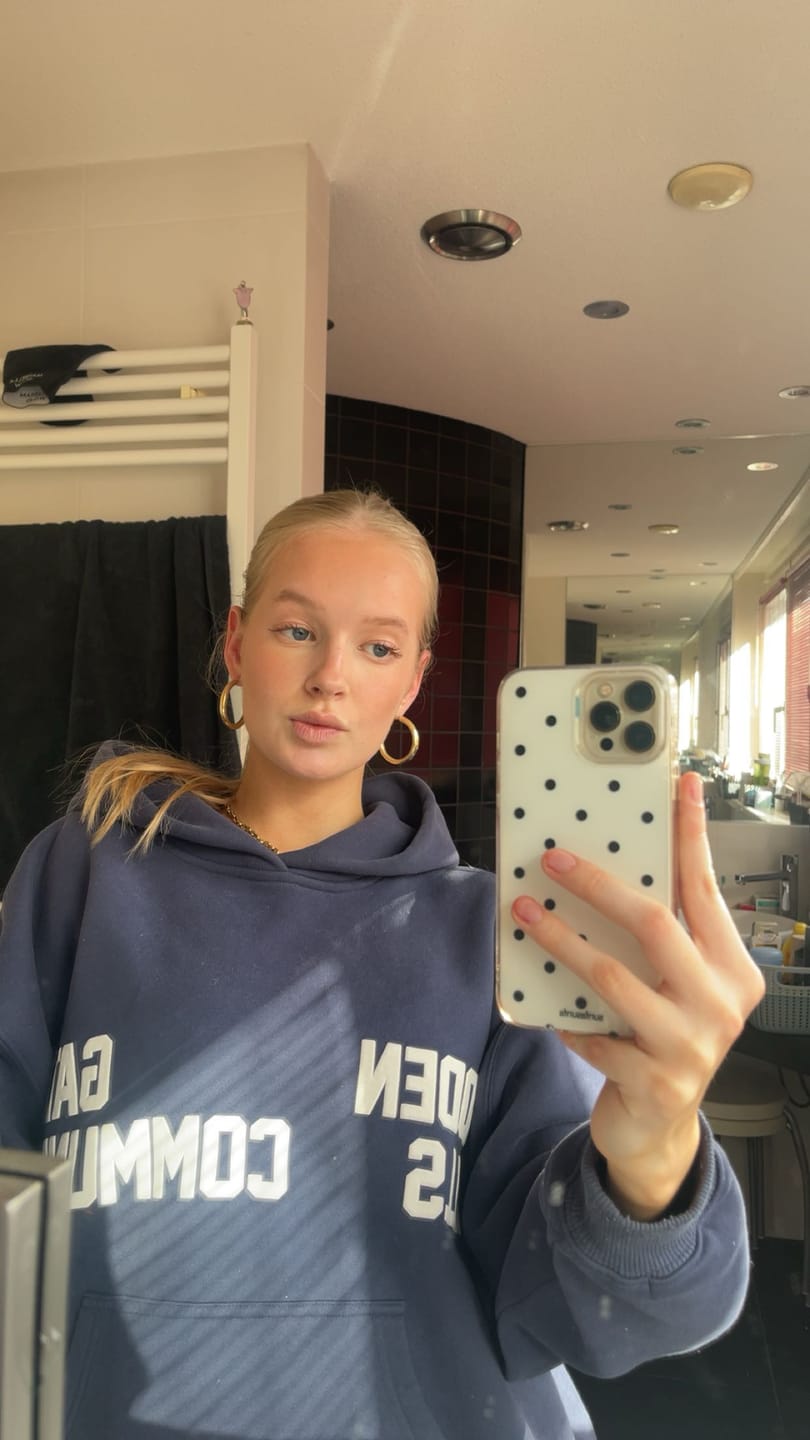 Customer photo review of GATED COMMUNITY HOODIE NAVY