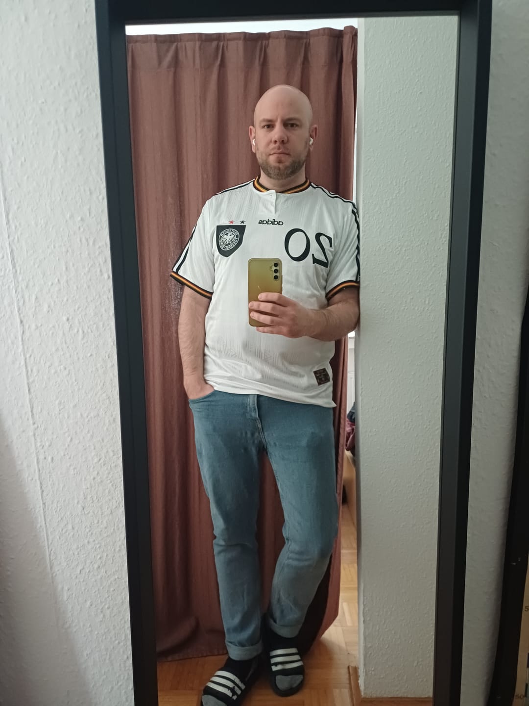 Customer photo review of Oliver Bierhoff Deutschland EM 1996 Finale Germany Heim Retro Fußballtrikot Set