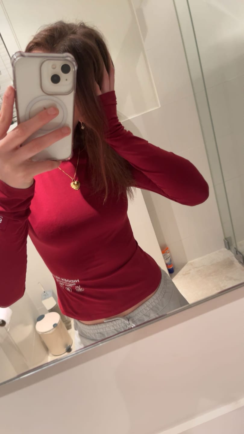 Customer photo review of LABEL LONGSLEEVE TOP BURGUNDY