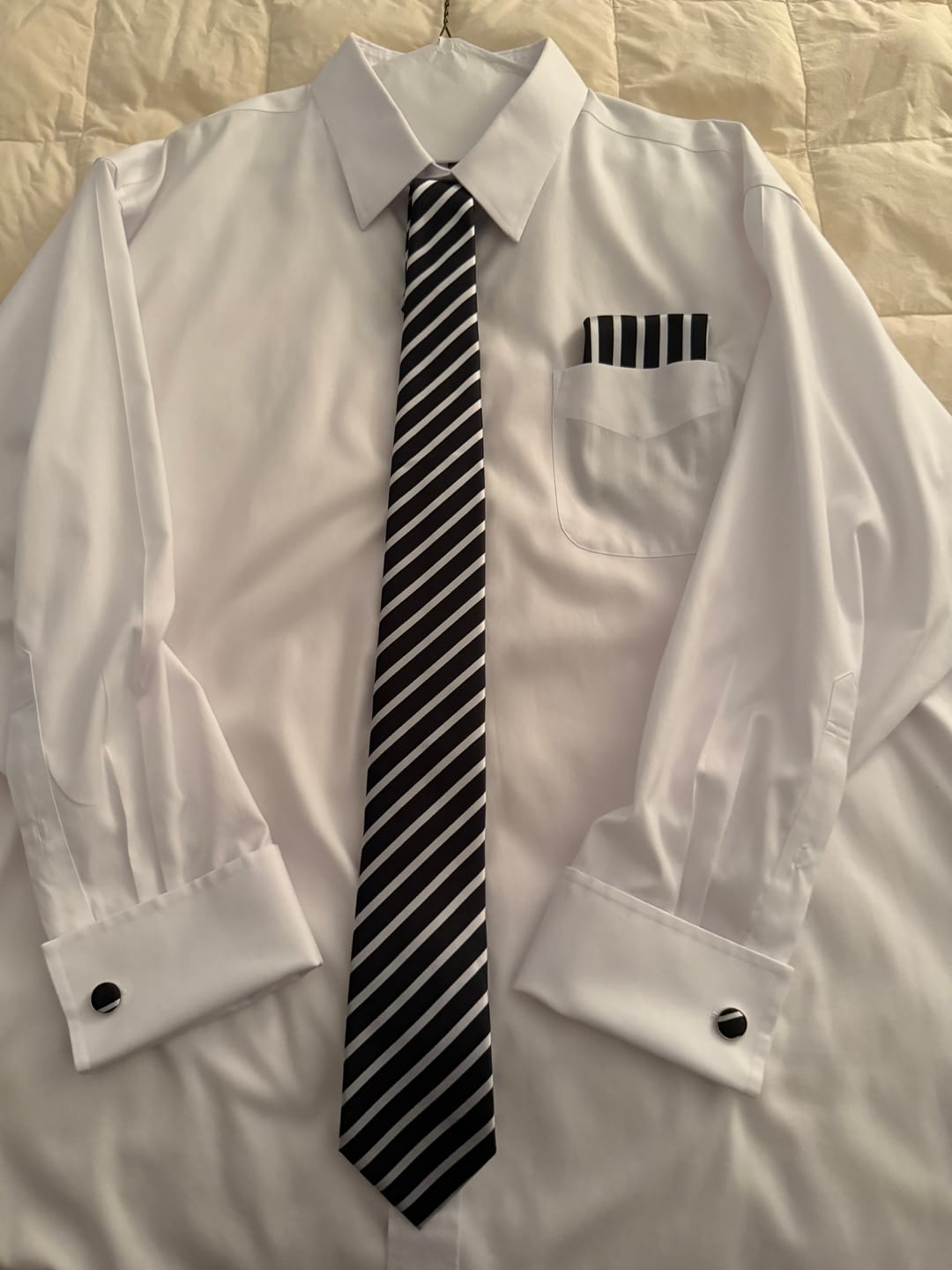 Customer photo review of Barry. Wang Black Striped Tie Silk White Necktie Necktie Handkerchief Cufflinks Set for Wedding Business