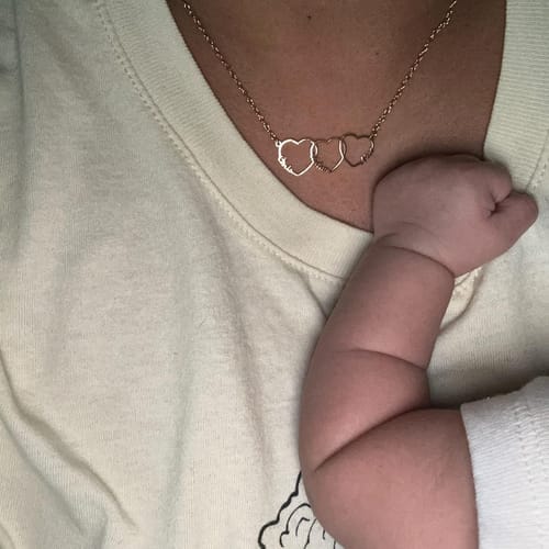 Customer photo review of Colar em Coração com Nome Personalizado