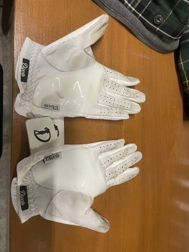 Customer photo review of Divots SureGrip Glove
