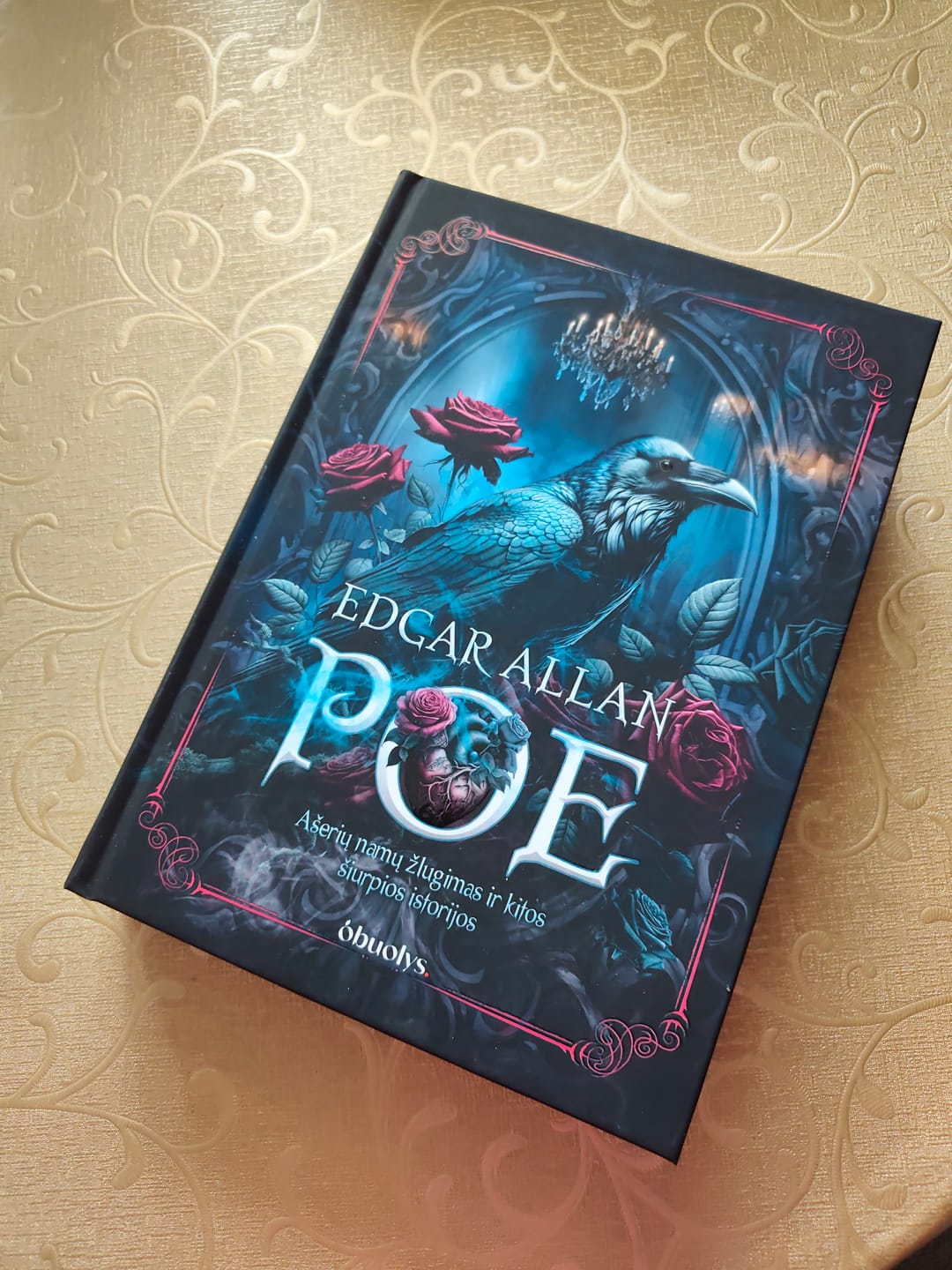 Customer photo review of Ašerių namų žlugimas ir kitos šiurpios istorijos: siaubo istorijų meistro Edgaro Allano Poe šedevrų rinkinys + galimybė personalizuoti
