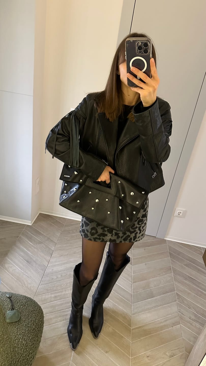 Customer photo review of Сумка Rignon Mini з металевими півсферами чорна