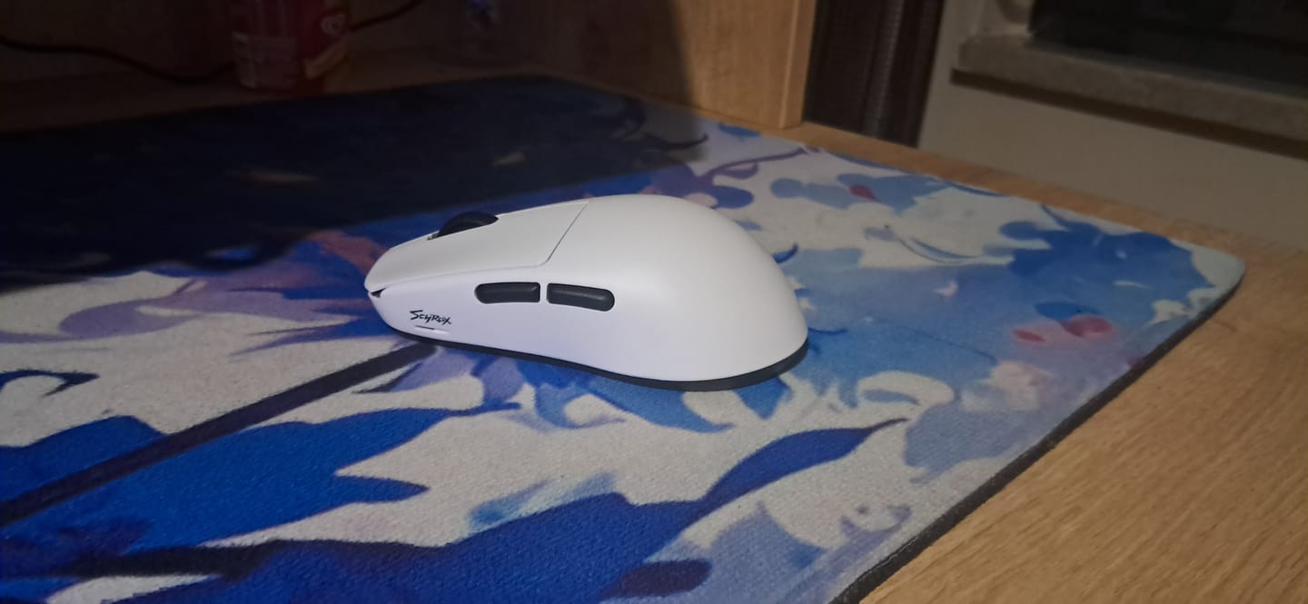 Customer photo review of Scyrox V8 8K Wireless Mouse