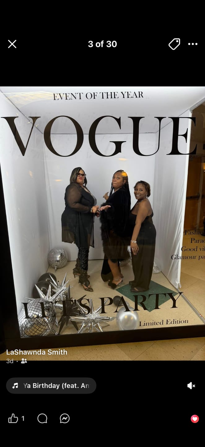 Customer photo review of 6.5x7.5ft Magazine Photo Booth Party Photo Box
