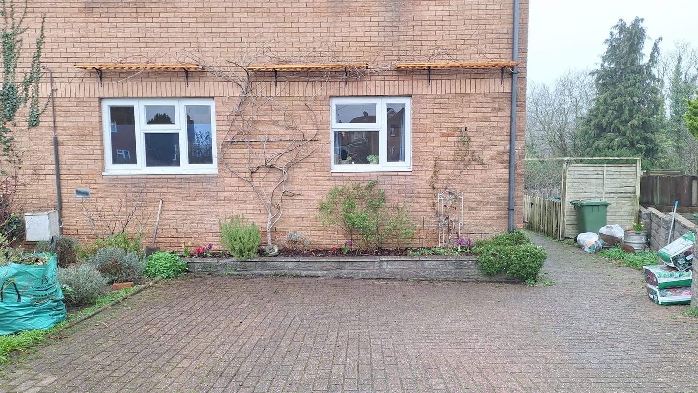 Customer photo review of 12 x 10 Inch Ironbridge Cast Iron Shelf Bracket