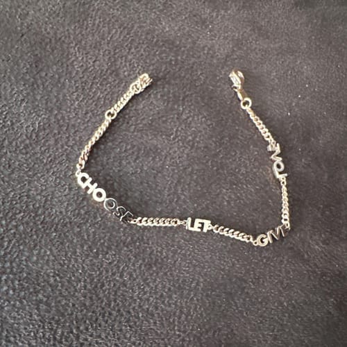 Customer photo review of Pulseira com Nome Personalizada