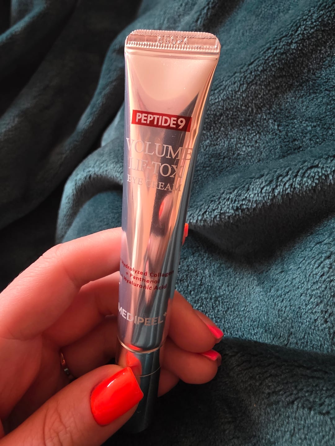 Customer photo review of Intensīvs masāžas krēms ādai ap acīm ar liftinga efektu Medi-Peel Peptide 9 Volume Lif-Tox Eye Cream