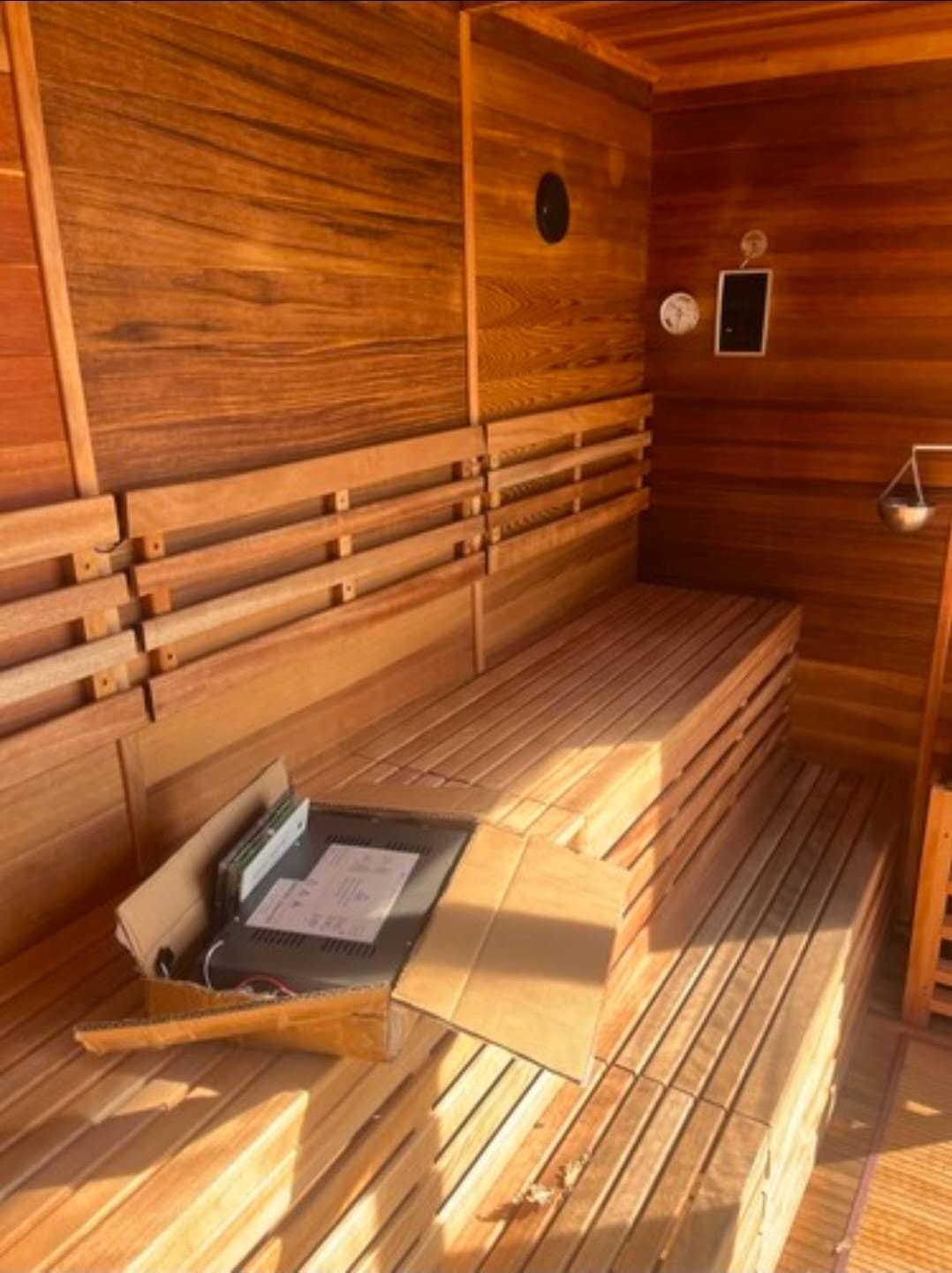 Customer photo review of SAUNASNET® Modern Compact Wooden Sauna Cabin with Full-Length Tempered Glass Panels, Flat Roof & Benches Square 04