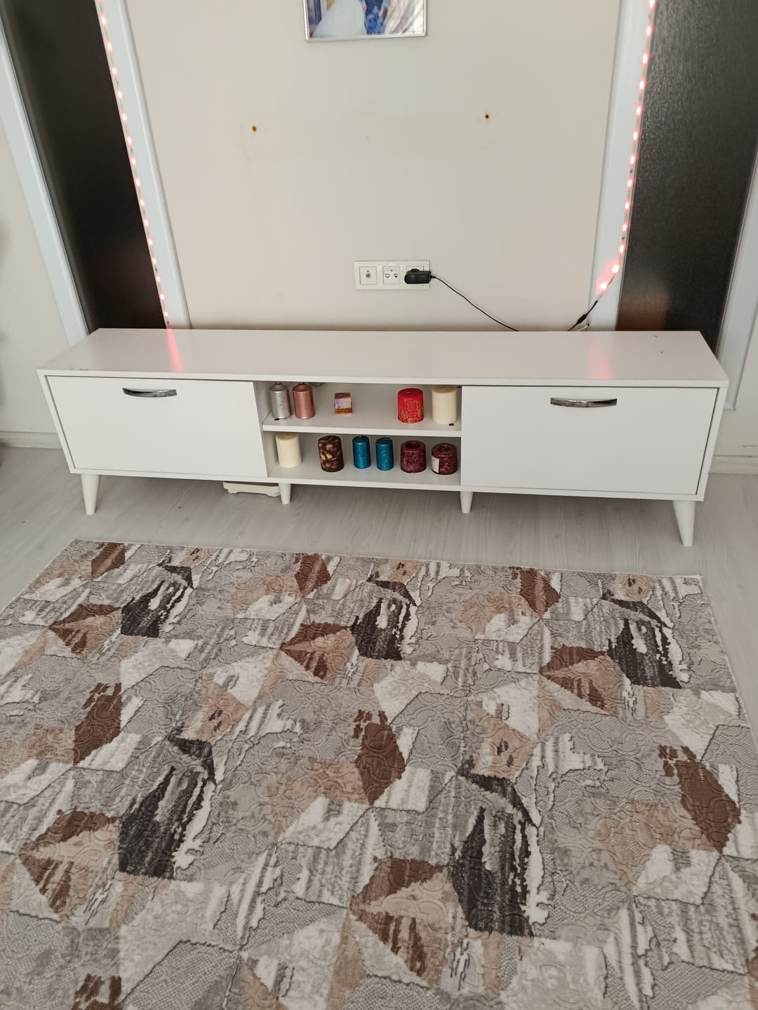 Customer photo review of Rani A9 Tv Ünitesi Modern Ayaklı Tv Sehpası 180 cm Minyatür Ceviz