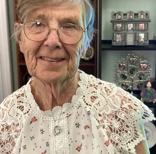 Customer photo review of To My Bonus Mom - "My Hero, My Heart and My Home" Forever Love Necklace Gift Set - BM01