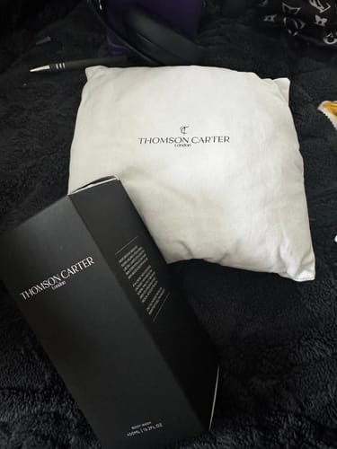 Customer's packaging for Rouge Avenue Eau de Parfum, highlighting the black box and the white pillow dust bag.