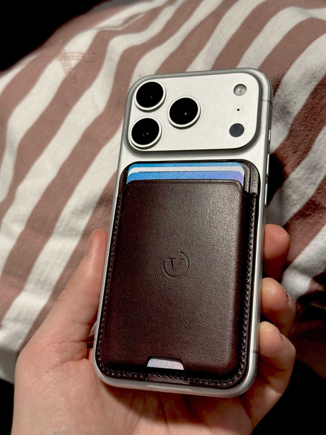Customer photo review of Vanguard VN900 MagSafe Wallet V2 Pro