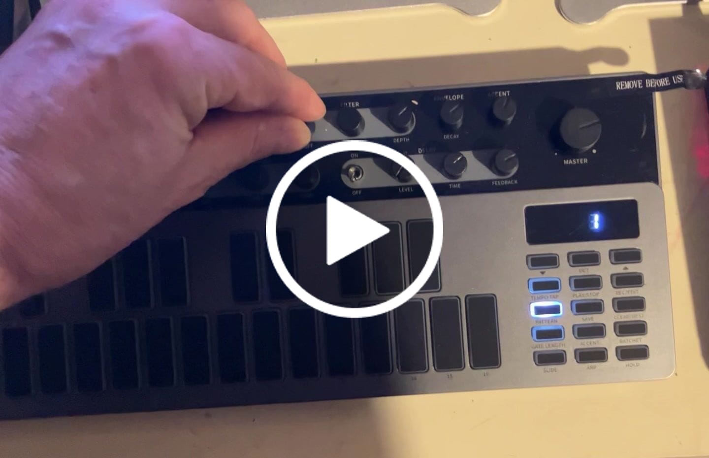 Customer video review of Donner Essential B1 Synthétiseur de basse analogique