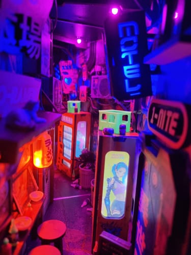 Customer photo review of Neo Ramen MiniAlley – A Cyberpunk DIY Diorama Booknook