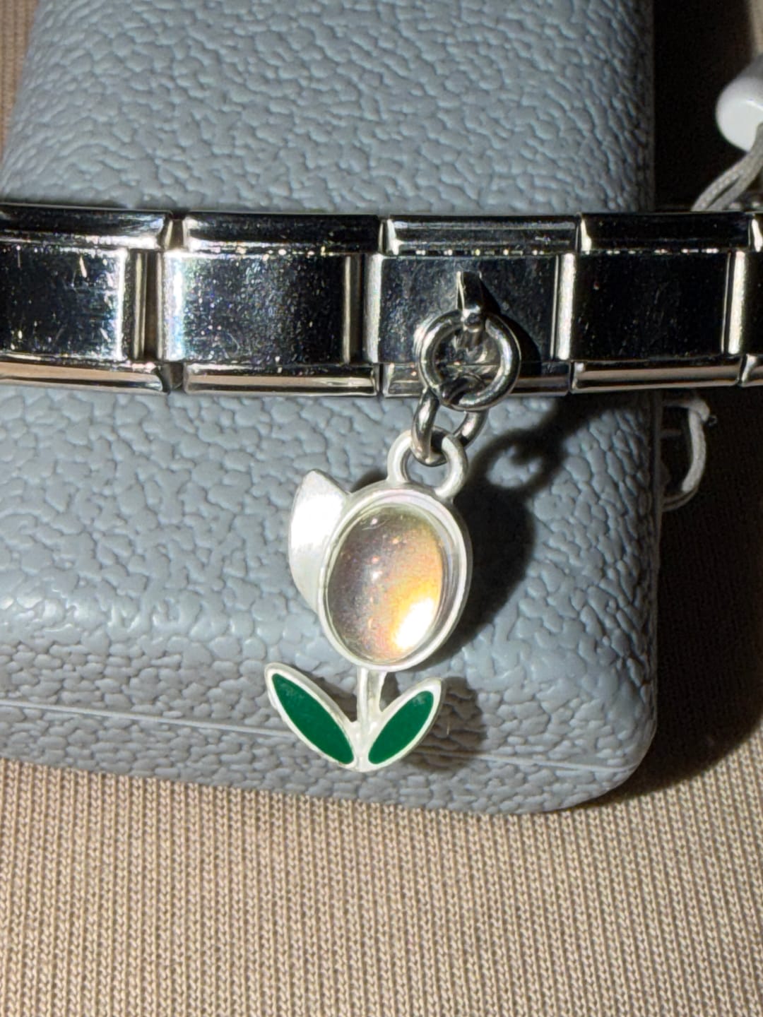 Customer photo review of Charm Flor de Nácar