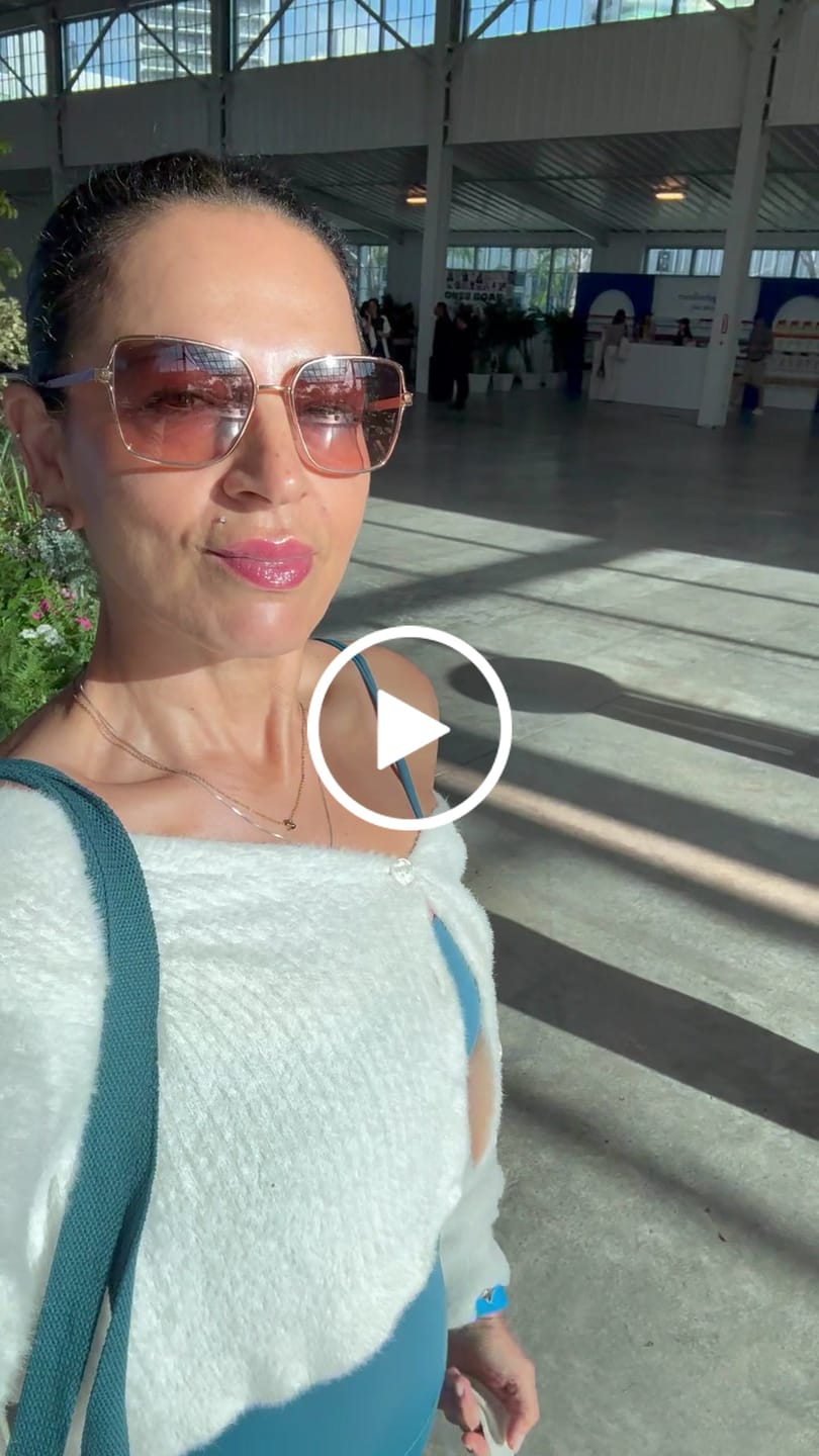 Customer video review of Personalized Sideway Initial Necklace 18K Best Seller