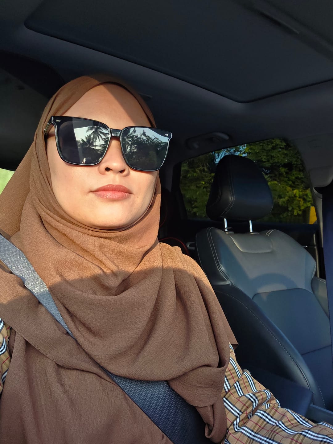 Customer photo review of Cleo Square Framed Sunglasses