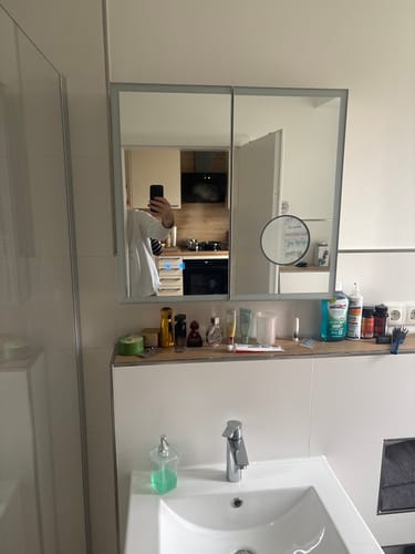Customer photo review of SONNI LED Spiegelschrank Bad mit 3-fache Vergrößerungsspiegel und Steckdose 65 x 60 cm, Aluminum Spiegelschrank mit Touch-Schalter, 3 Lichtfarben + Defogging, IP44 wasserciht