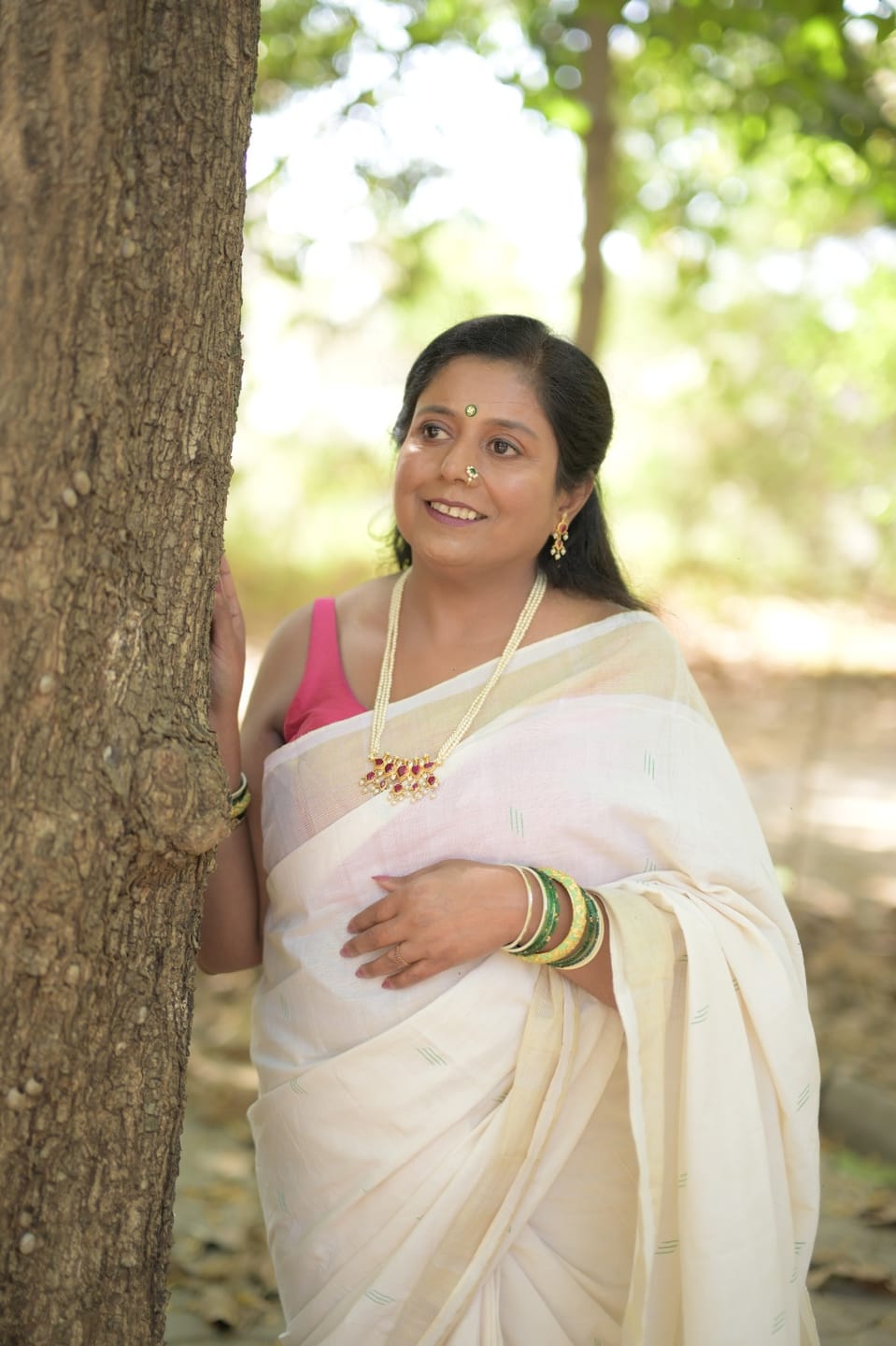 Customer photo review of Virasat ~ Handloom Pure Silk Paithani with Peacock Pallu in Starlight White