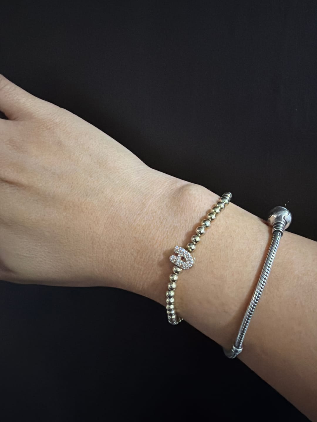 Customer photo review of Pulsera Dorada Con Inicial Mini Bubble Zirconia
