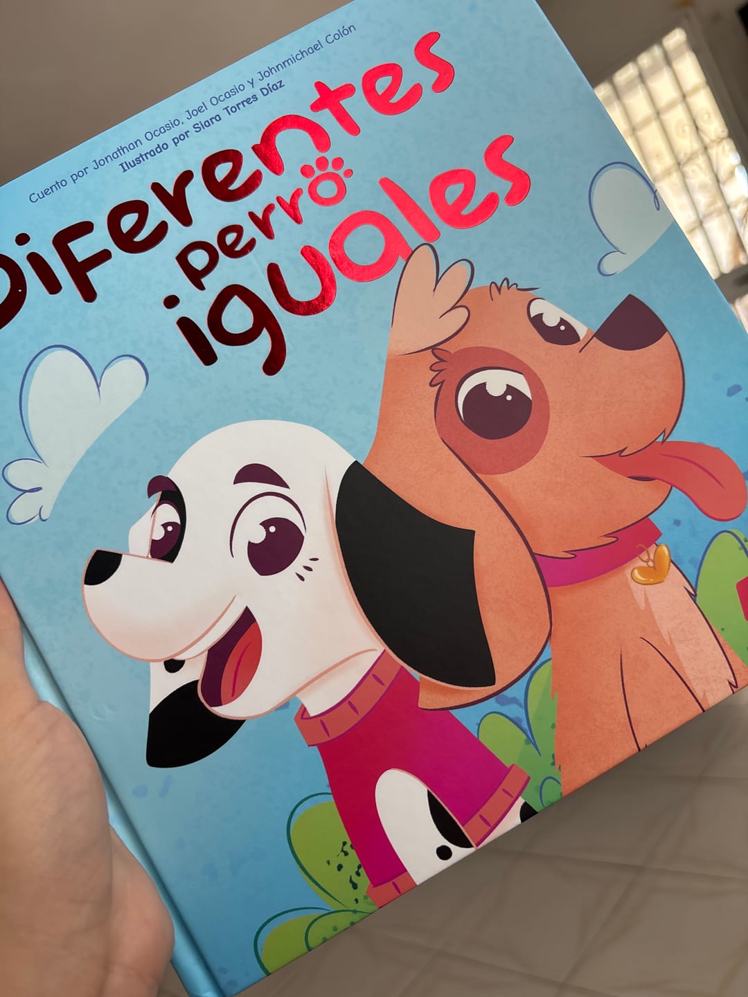 Customer photo review of Diferentes Perro Iguales | Libro Bilingüe