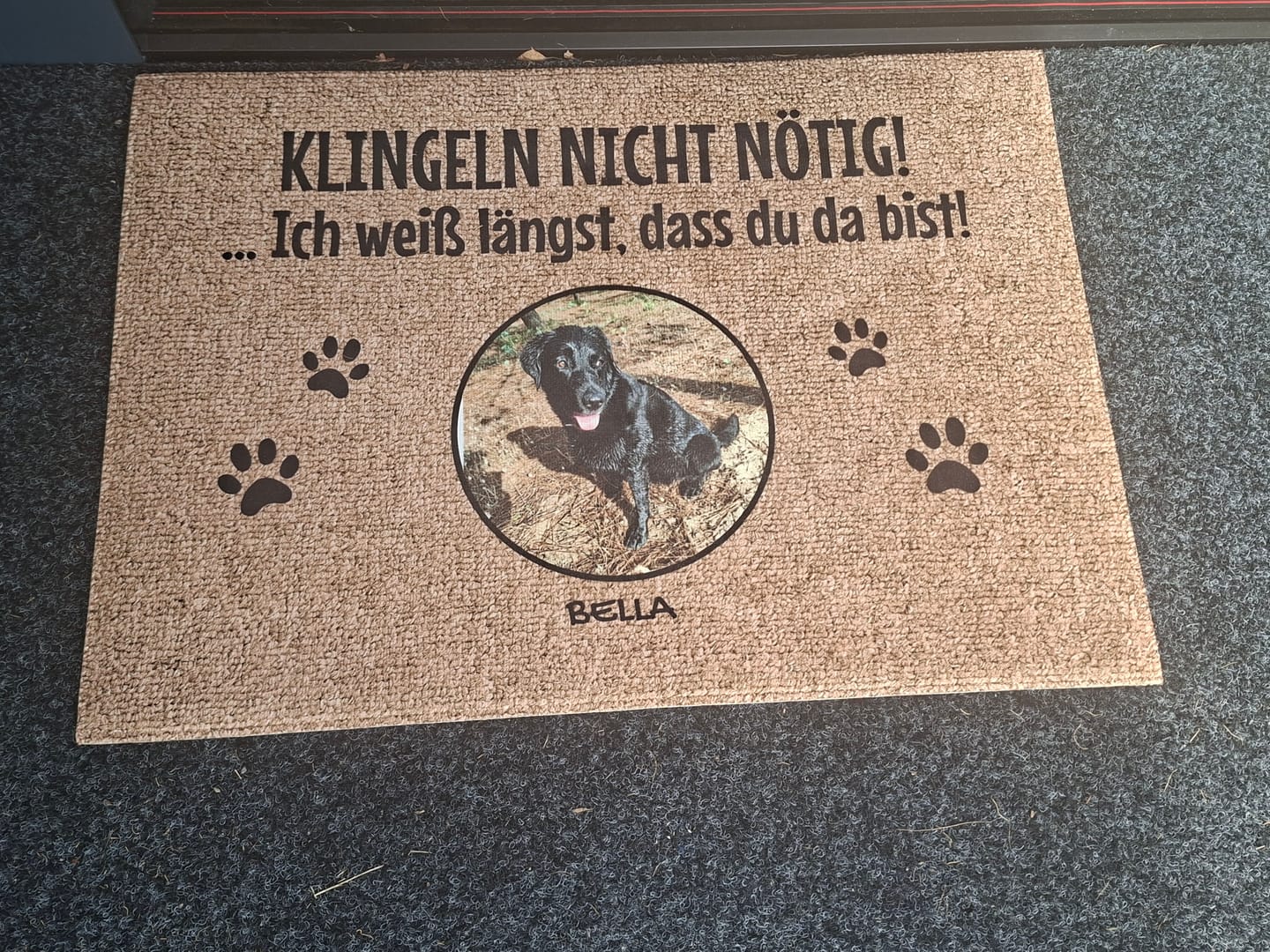 Customer photo review of Personalisierte Fußmatte - Klingeln nicht nötig mit Foto mit Hund