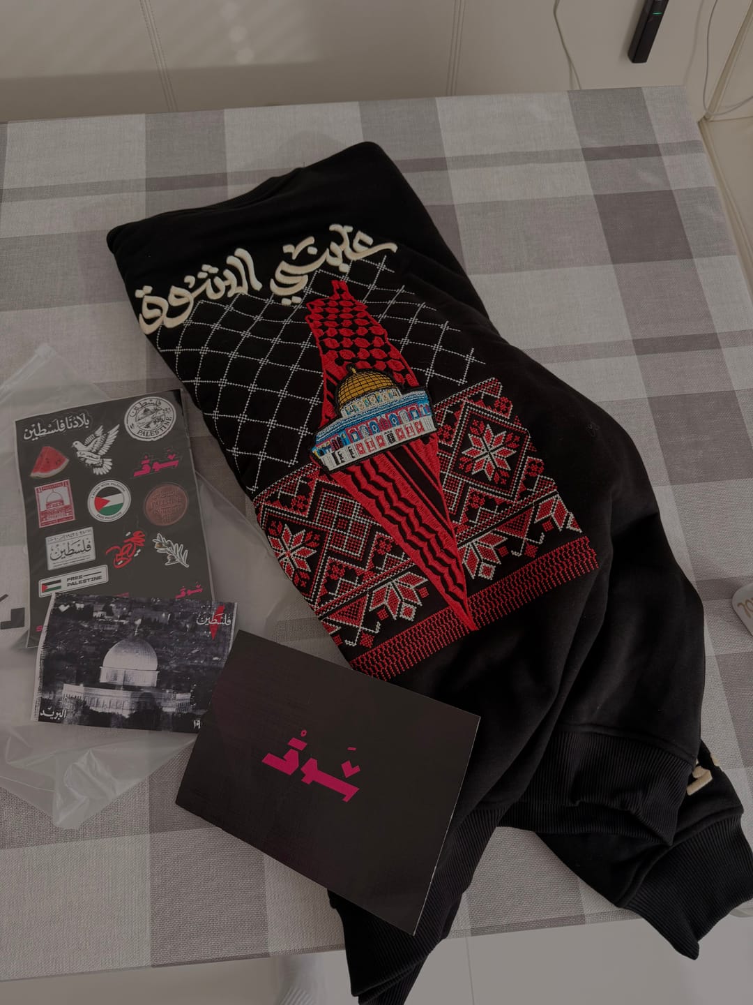 Customer photo review of Ghalabany Al-ShawQ - غَلبَني الشَوق Crewneck (Unisex)