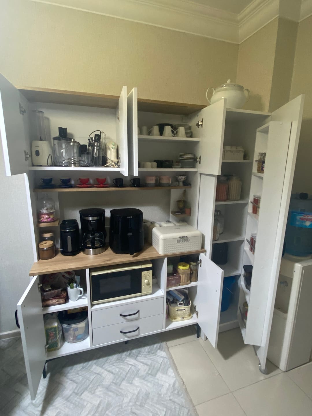 Customer photo review of Rani JE168 Çok Amaçlı Dolap 6 Kapaklı 2 Çekmeceli Kiler Mutfak Dolabı Beyaz - Sepet Ceviz