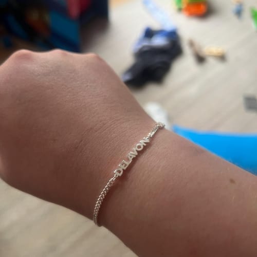 Customer photo review of Pulseira com Nome Personalizada